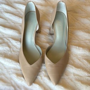 1.State Nude Pumps with a chunky heel. Worn but in good condition!